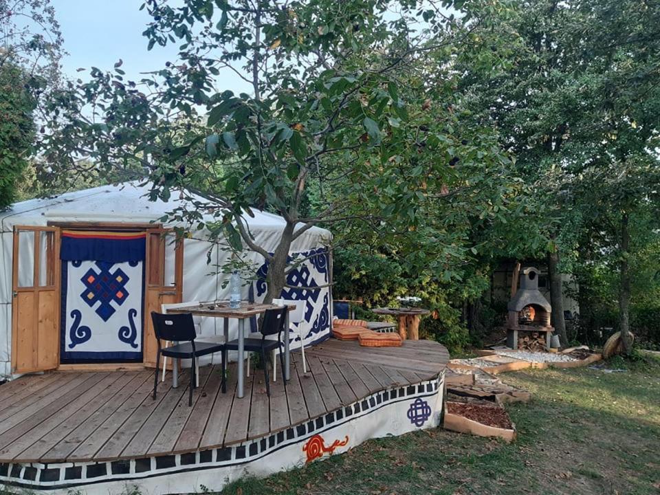 Jurta az erdő mellett dézsával-KERESZ-TANYA Hotel Pilisszentkereszt Exterior foto