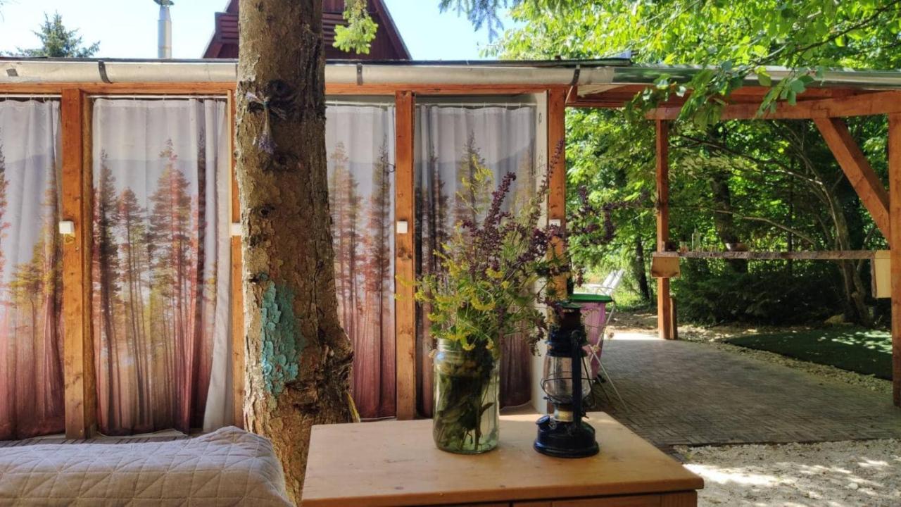 Jurta az erdő mellett dézsával-KERESZ-TANYA Hotel Pilisszentkereszt Exterior foto