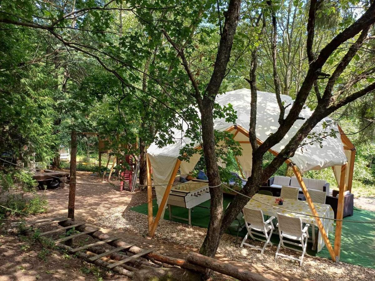 Jurta az erdő mellett dézsával-KERESZ-TANYA Hotel Pilisszentkereszt Exterior foto